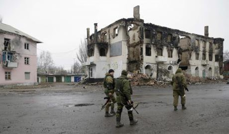 Tình hình miền Đông Ukraine “nóng” lên, Nga và phương Tây “lời qua tiếng lại”